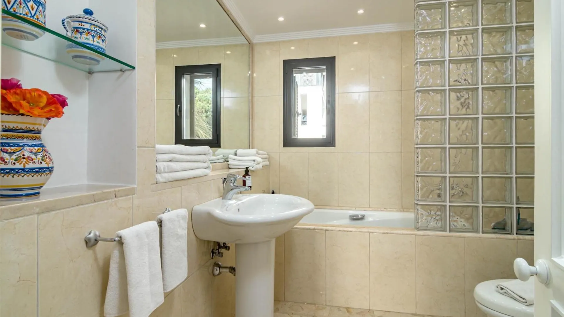Apartment Jdg7-Stunning Holiday Home 100 Meters From Beach Marbella